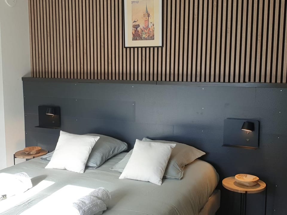 Bed, Photo of the whole room, Bedroom