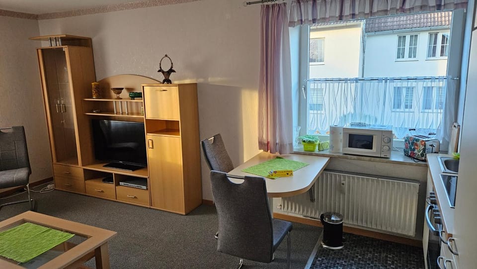 TV and multimedia, Kitchen or kitchenette, Living room, Seating area, Dining area