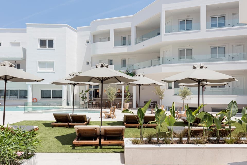 Garden, Pool view, Swimming pool, sunbed