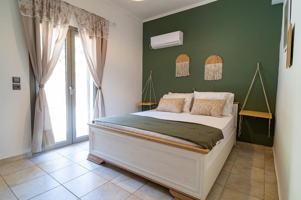 Bed, Bedroom, air conditioner