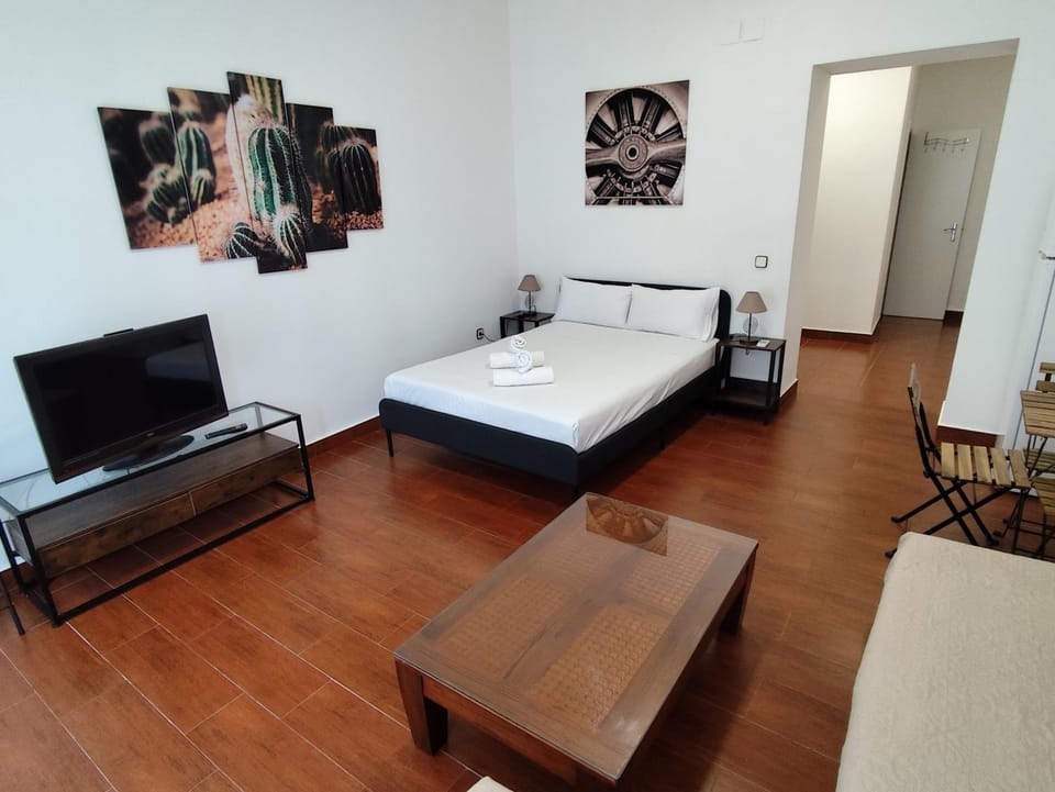Bed, Living room, Photo of the whole room, Bedroom