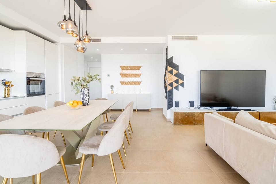 Communal lounge/ TV room, TV and multimedia, Kitchen or kitchenette, Living room, Seating area, Dining area, Evening entertainment