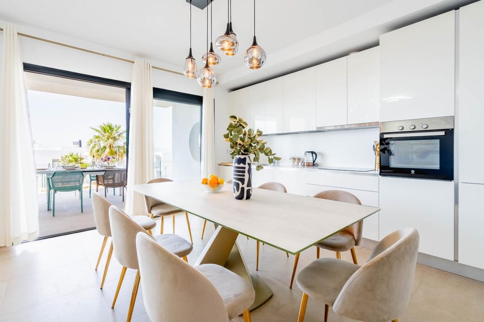 Kitchen or kitchenette, Dining area, oven, stove