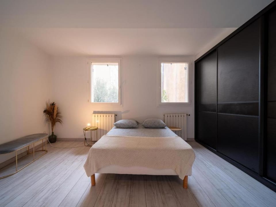 Bed, Photo of the whole room, Bedroom, wardrobe, air conditioner