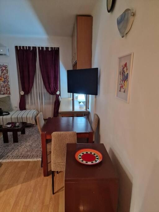 TV and multimedia, Living room, Seating area, Dining area, Evening entertainment
