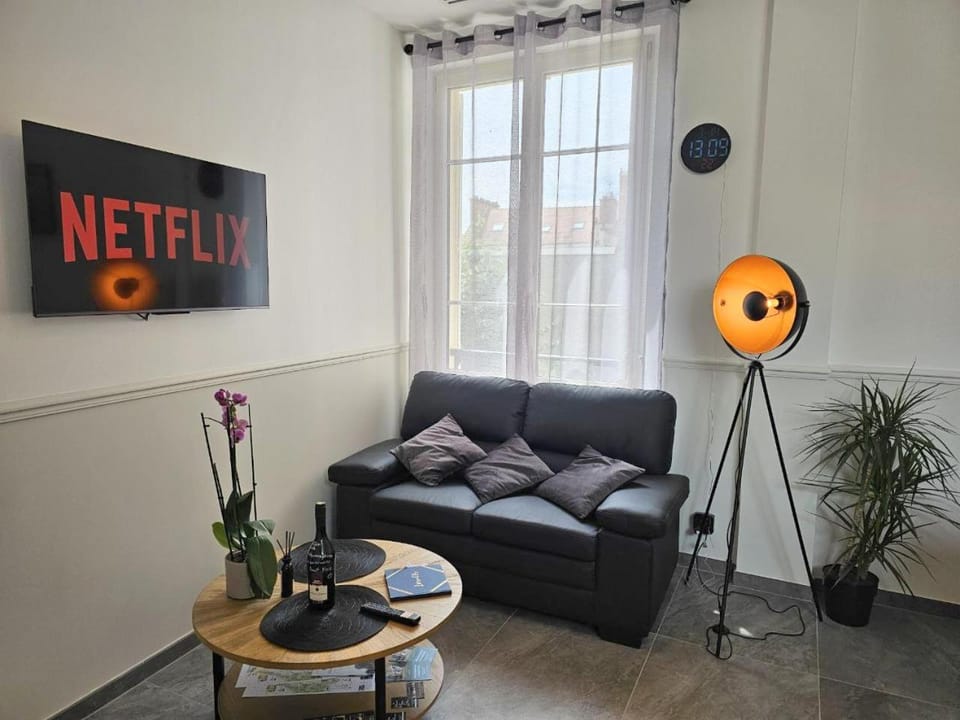 Communal lounge/ TV room, TV and multimedia, Living room