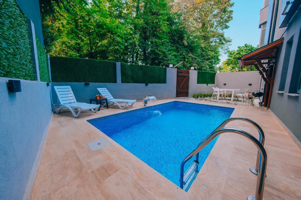 Day, Pool view, Swimming pool, sunbed