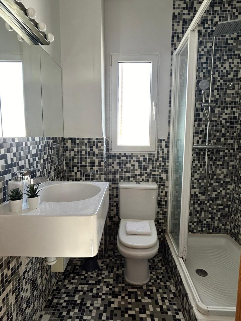 Shower, Bathroom, towels