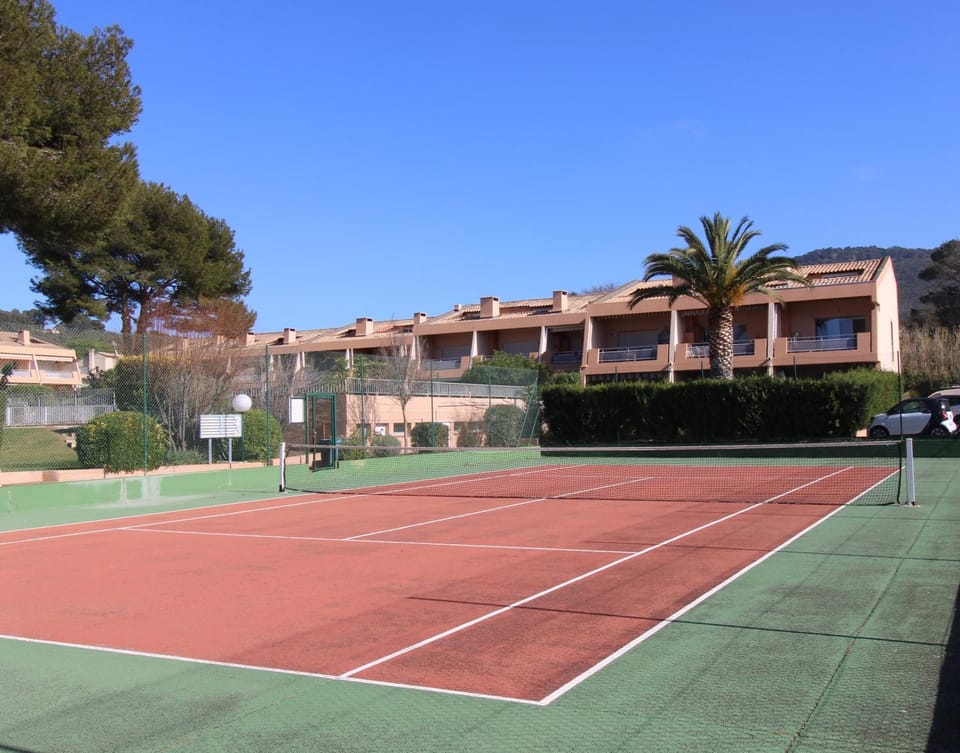 EDENCAU Appartement pour 4 personnes climatisé proche de la mer avec piscine commune au Pradet Apartment in French Riviera