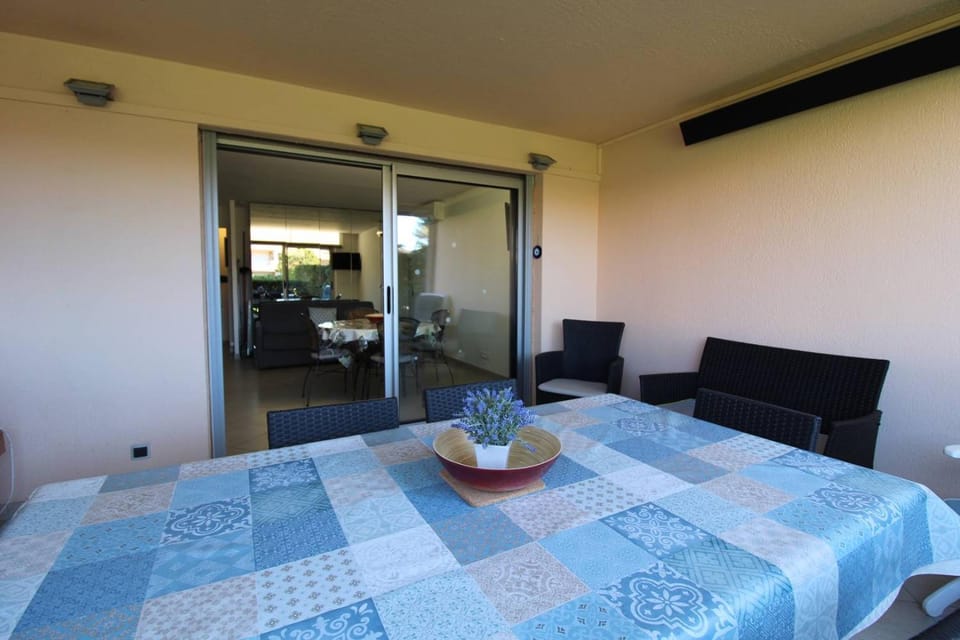 EDENCAU Appartement pour 4 personnes climatisé proche de la mer avec piscine commune au Pradet Apartment in French Riviera