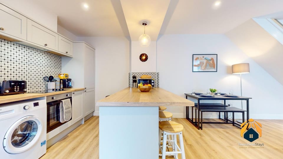 Kitchen or kitchenette, Dining area, minibar