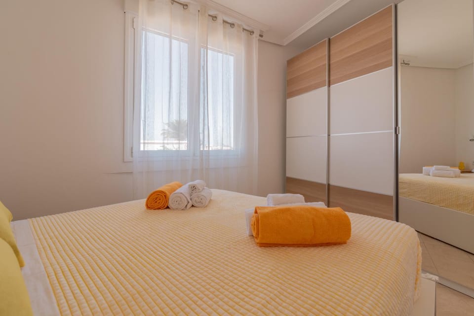 Bed, Photo of the whole room, Bedroom, wardrobe