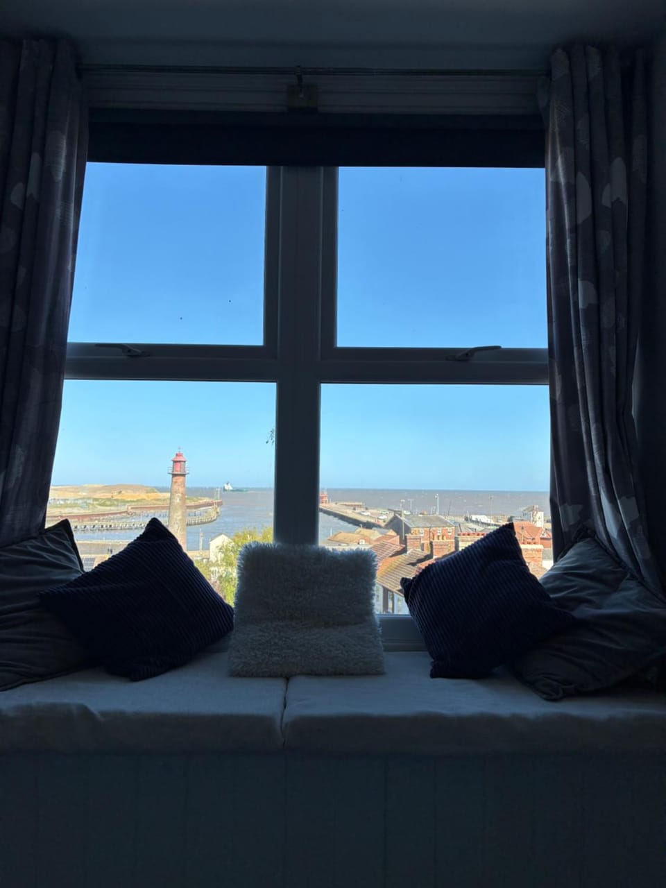 Large family home, sea view, hot tub, beach 5 min walk, dog friendly House in Great Yarmouth