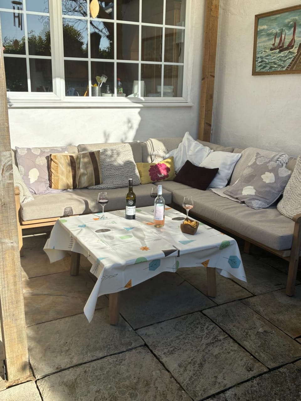 Large family home, sea view, hot tub, beach 5 min walk, dog friendly House in Great Yarmouth