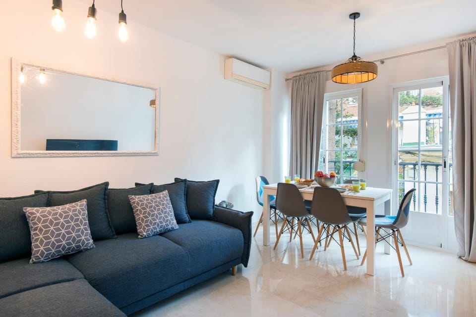 Living room, Dining area, air conditioner