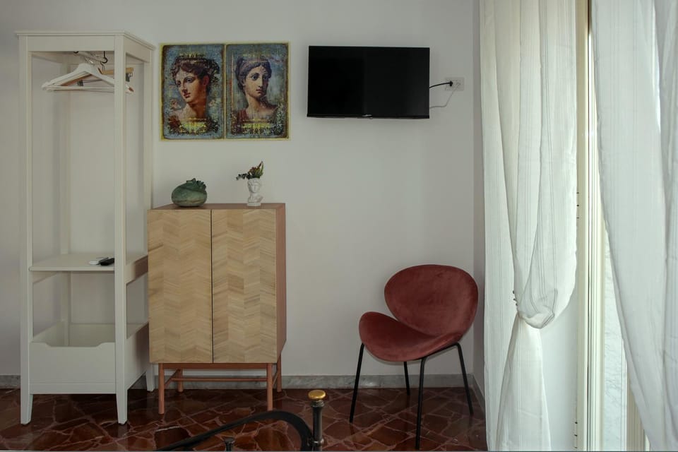 TV and multimedia, hair dresser