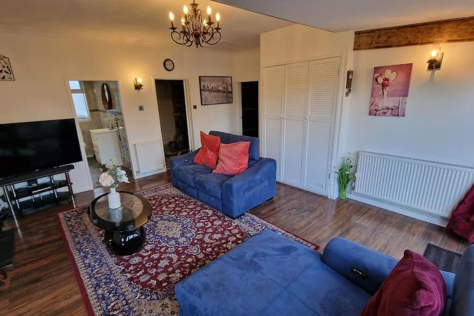 Communal lounge/ TV room
