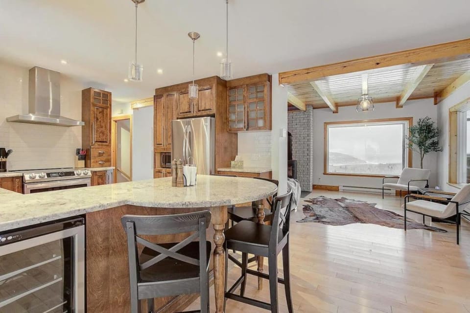 Seating area, Dining area, kitchen