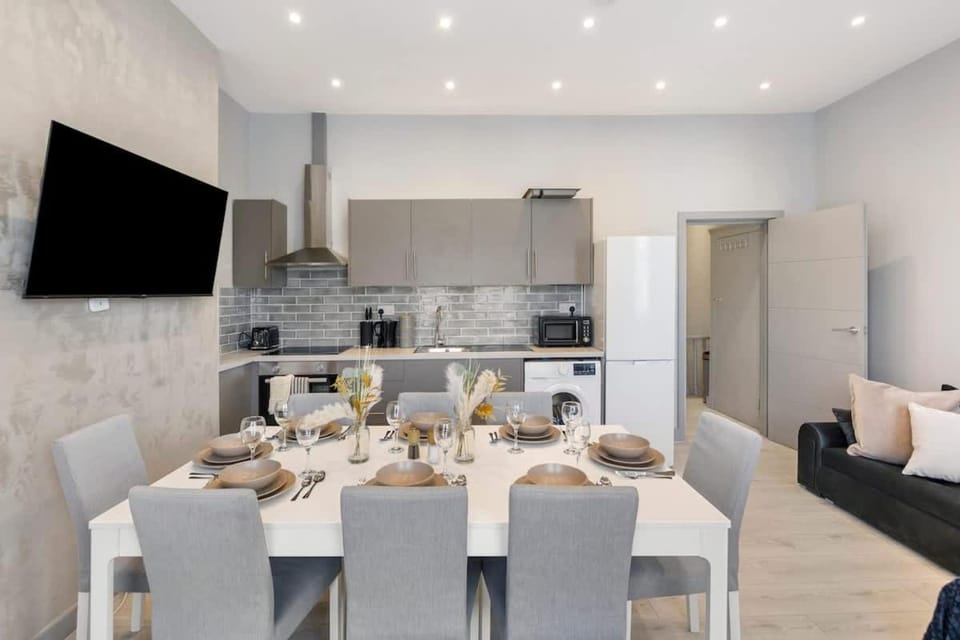 Wembley Luxury 3 Bedroom Apartment in London Borough of Ealing