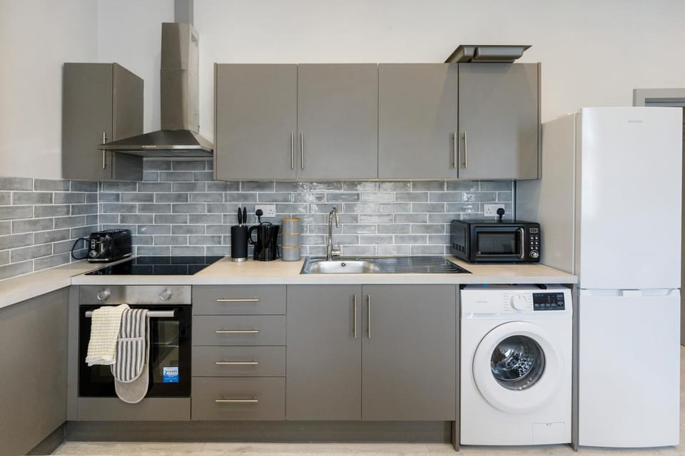 Kitchen or kitchenette, oven, stove, toaster, washing machine