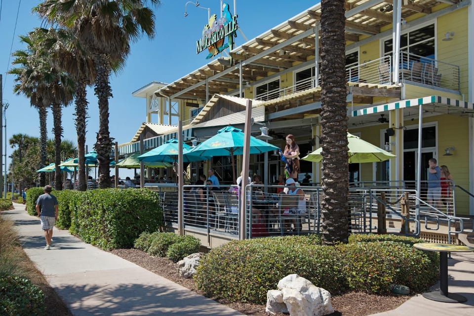 Sunshine House! 3BR 2BA Sleeps 9! Your perfect retreat for comfort and style House in Laguna Beach