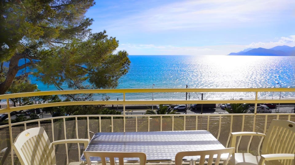 View (from property/room), Balcony/Terrace, Dining area, Mountain view, Sea view