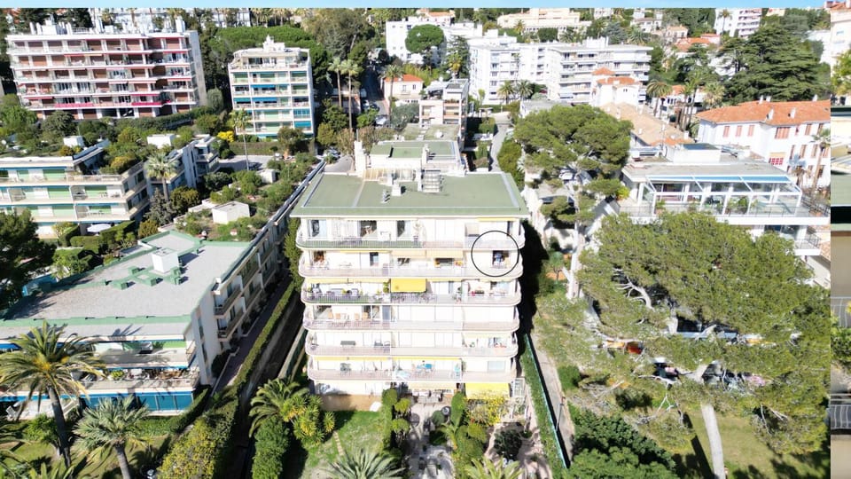 Property building, Bird's eye view, City view, Street view, Location