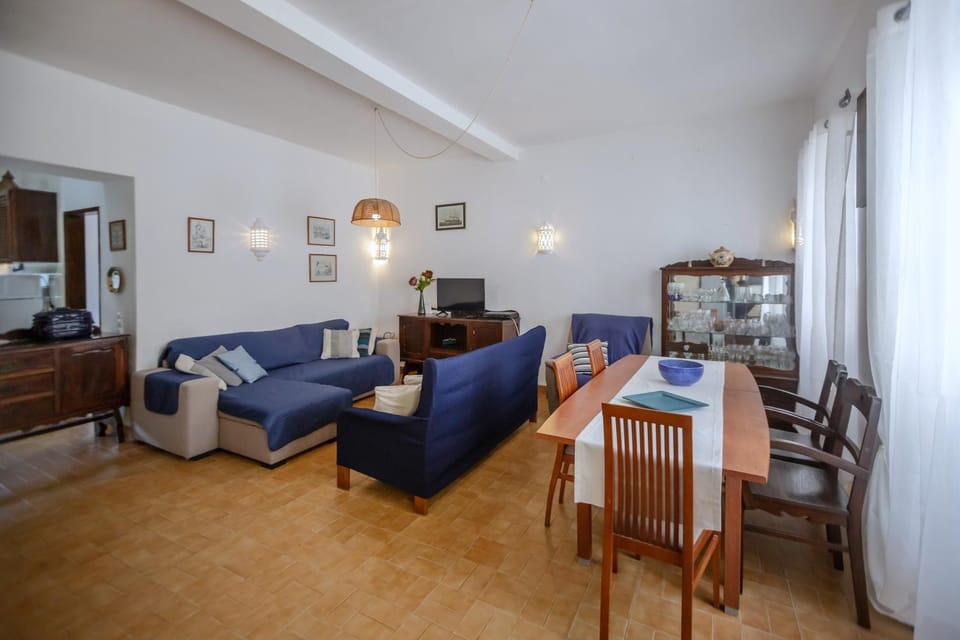 Traditional House with 2 floors - 5 minutes from Beach House in Faro District