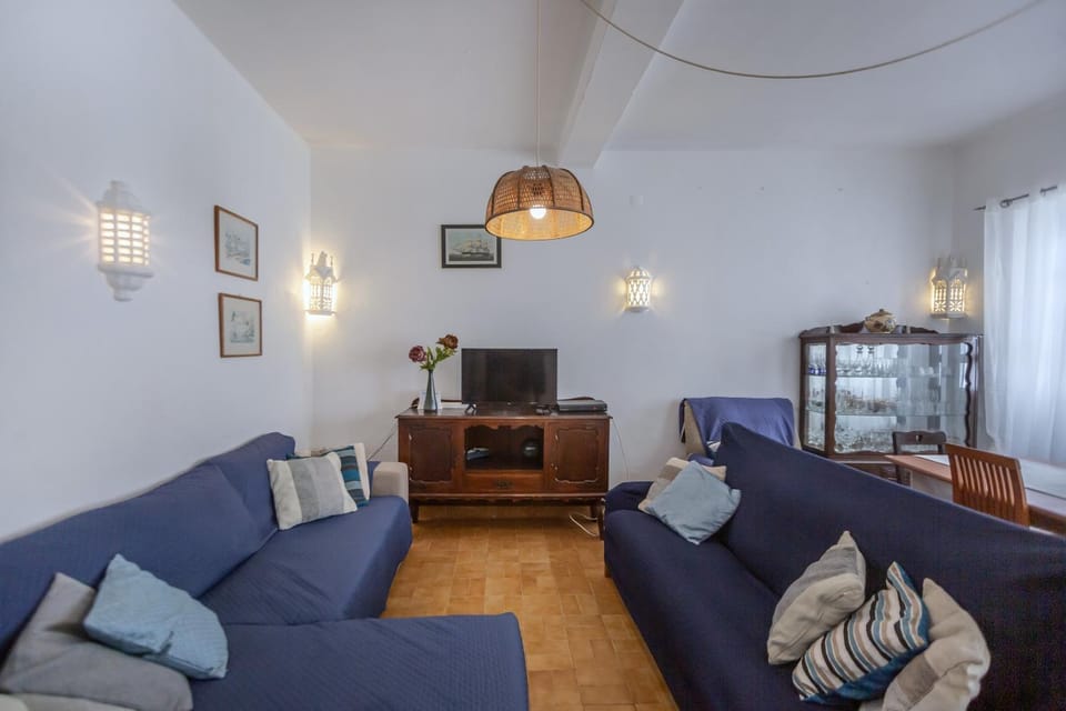 Traditional House with 2 floors - 5 minutes from Beach House in Faro District