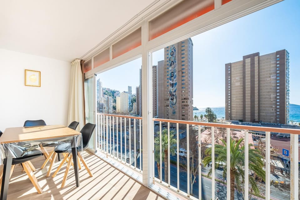 Day, View (from property/room), Dining area, City view, Sea view