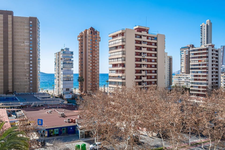 Day, Neighbourhood, City view, Sea view, Street view, Location