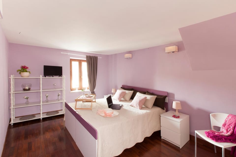 Bed, TV and multimedia, Photo of the whole room, Bedroom, air conditioner
