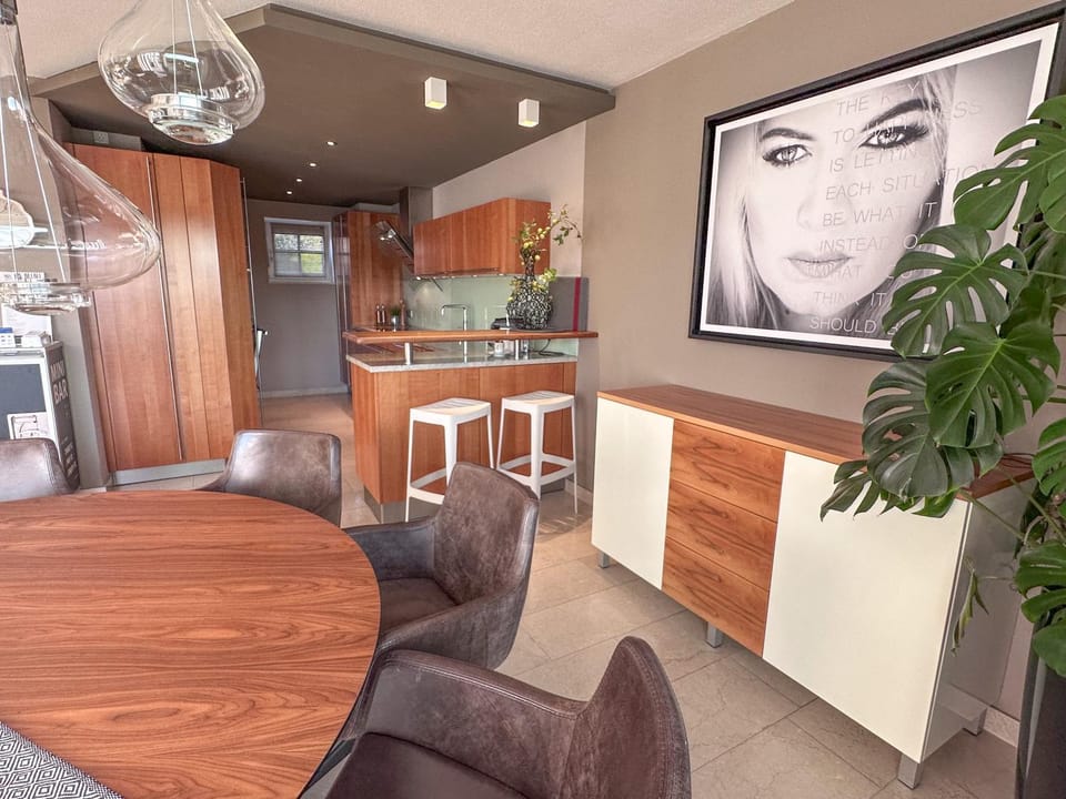 Dining area, kitchen