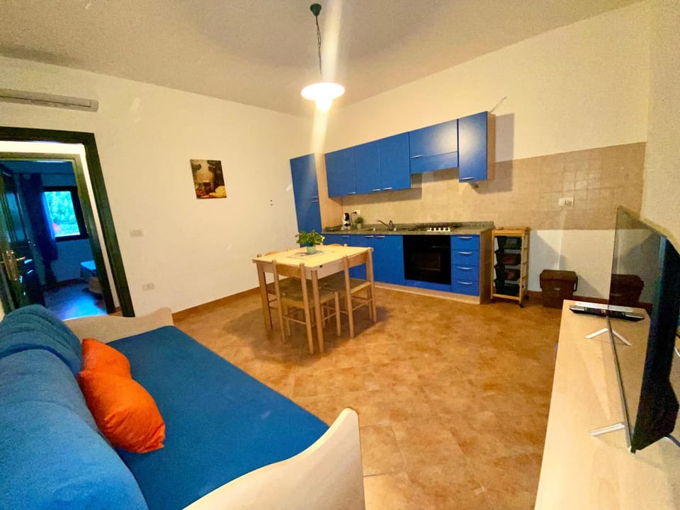 Kitchen or kitchenette, Living room, Dining area, pet friendly, stove