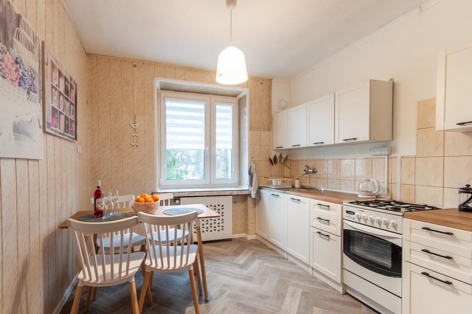 Kitchen or kitchenette, Dining area, minibar, pet friendly, stove, toaster
