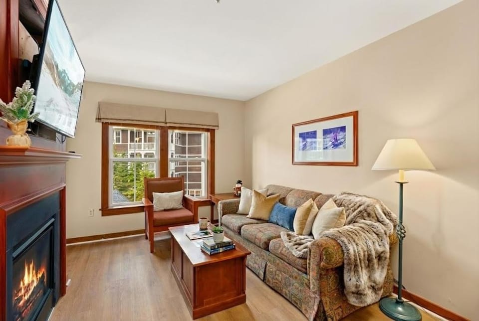 AS 339 Pool-View Balcony Ski-InOut 5-Star Rated Sleeps 5 Apartment in Snowshoe