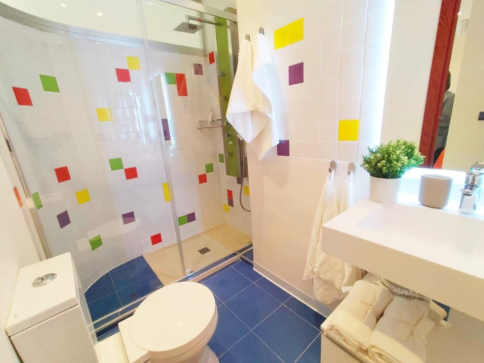 Shower, Toilet, Hot Tub, Bathroom