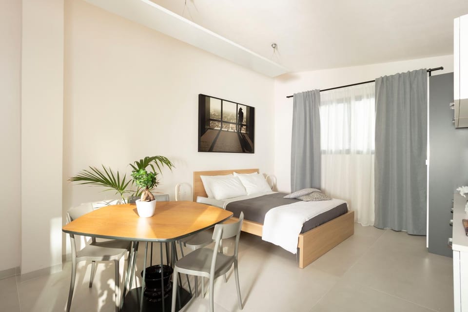 Bed, Photo of the whole room, Dining area, Bedroom, hair dresser