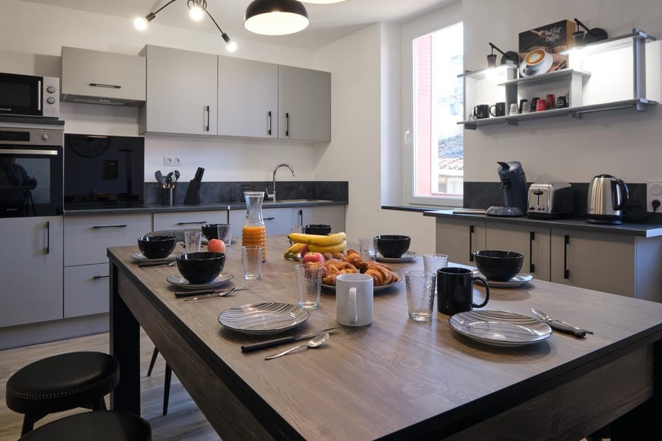 Coffee/tea facilities, Dining area, minibar, pet friendly, stove, toaster