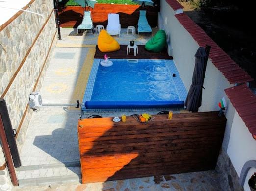 Patio, Day, Seating area