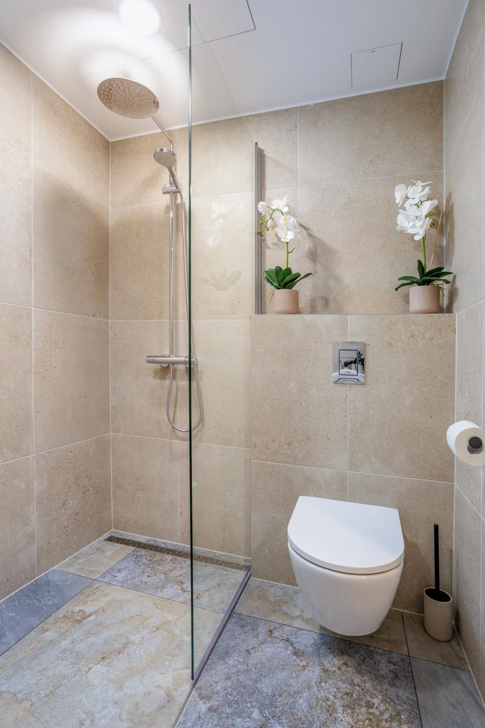 Shower, Toilet, Bathroom, towels