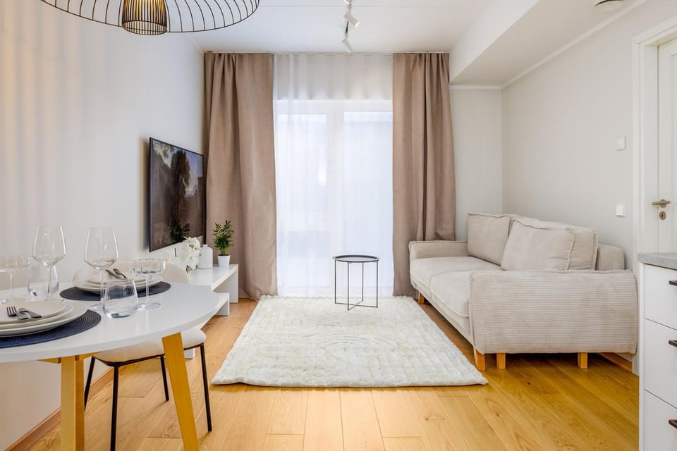 Bed, TV and multimedia, Living room, Seating area, Dining area