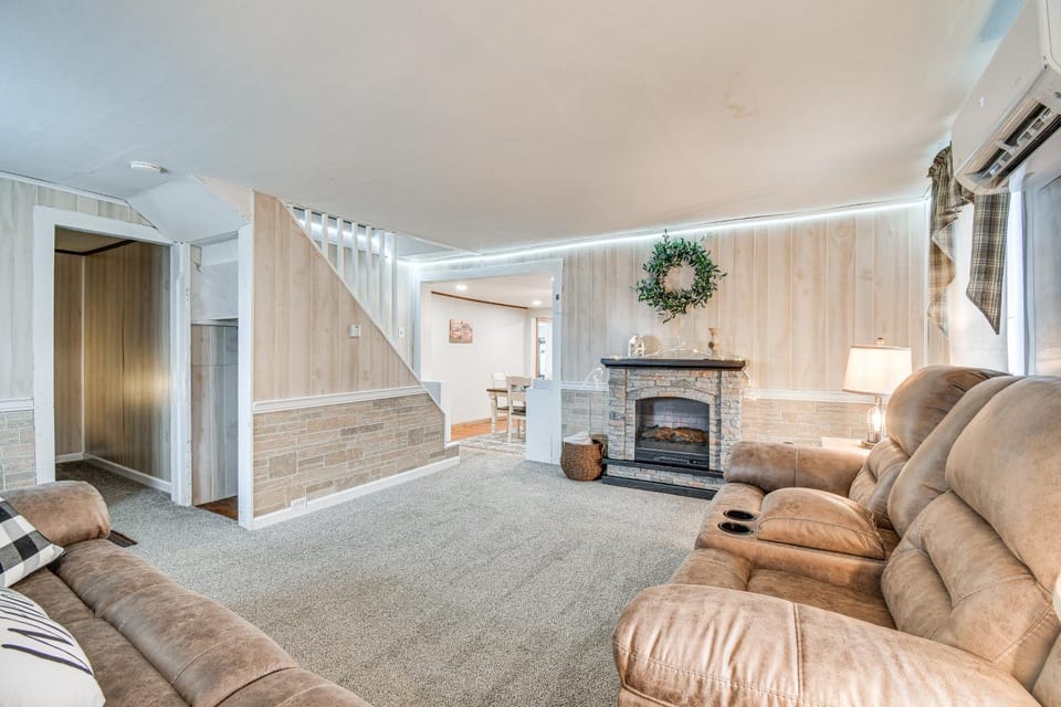 Auburn Finger Lakes Farmhouse w/ Open Views! House in Finger Lakes