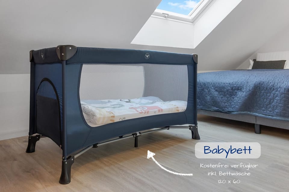 Bedroom, cot