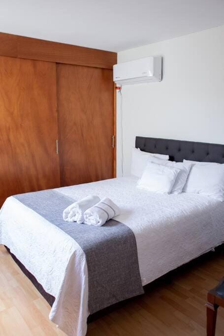 Luxury home, Jacuzzi/Rooftop, King, A/C, Netflix House in State of Querétaro