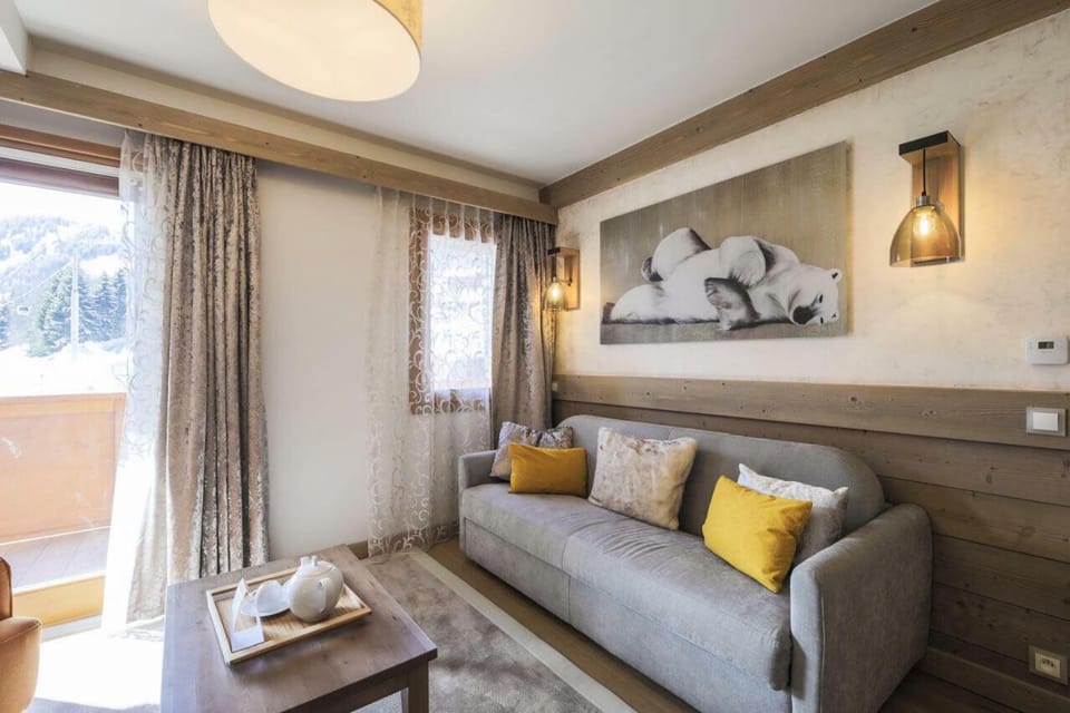 Bed, Living room, Bedroom, fireplace