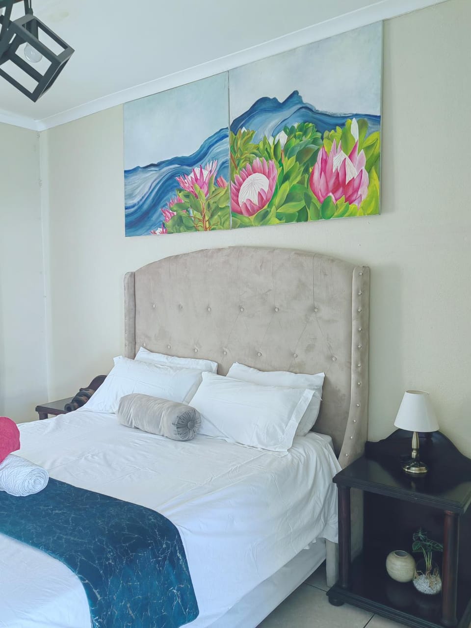 Bed, Decorative detail, Bedroom