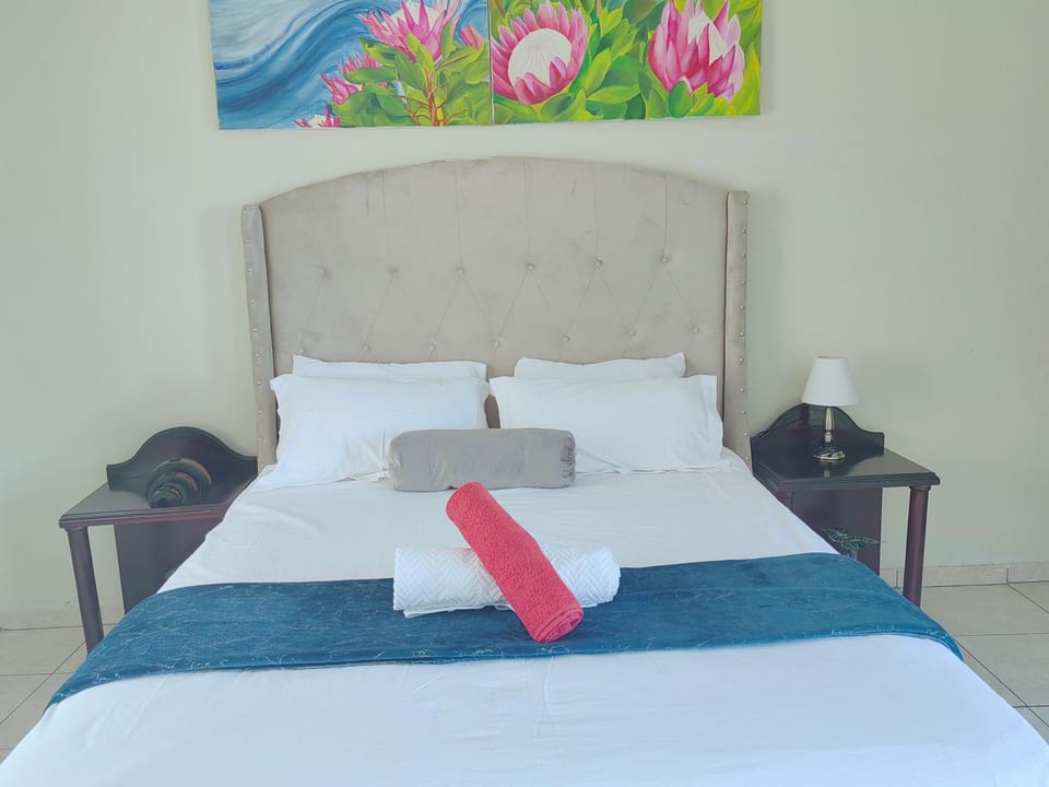 Property building, Bed, Photo of the whole room, Bedroom, towels, wardrobe