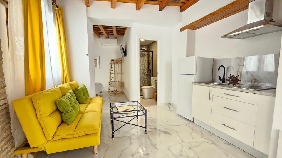 Kitchen or kitchenette, Seating area