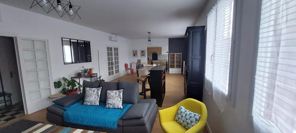 Issoudun appart élégant 150m² Apartment in Centre-Val de Loire